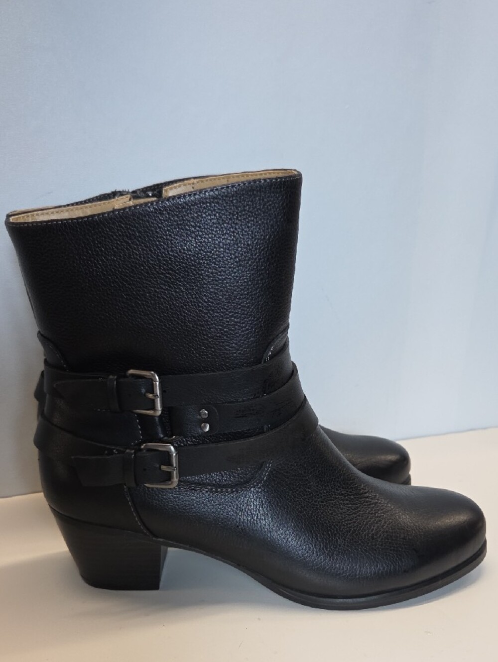 Naturalizer Black Leather Ankle Booties with Buckle Straps Size 8.5W - Picture 3 of 6
